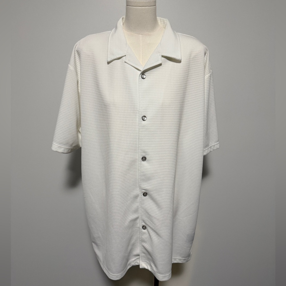 Moto Men's Classic White Short Sleeve Shirt